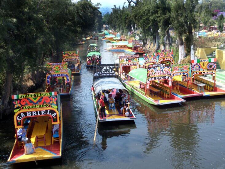 El colorido encanto de los canales de Xochimilco